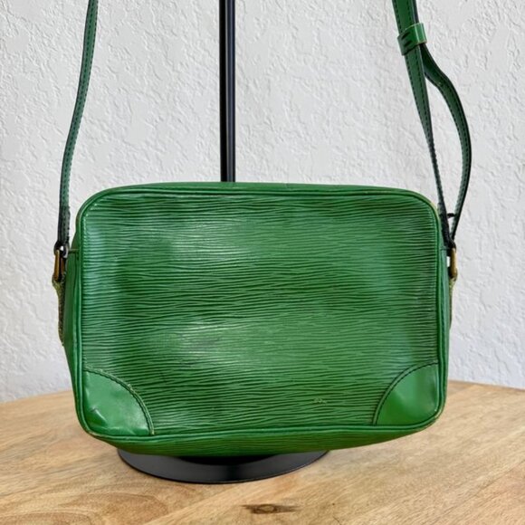 Louis Vuitton Green Epi Crossbody Bag - Picture 3 of 10